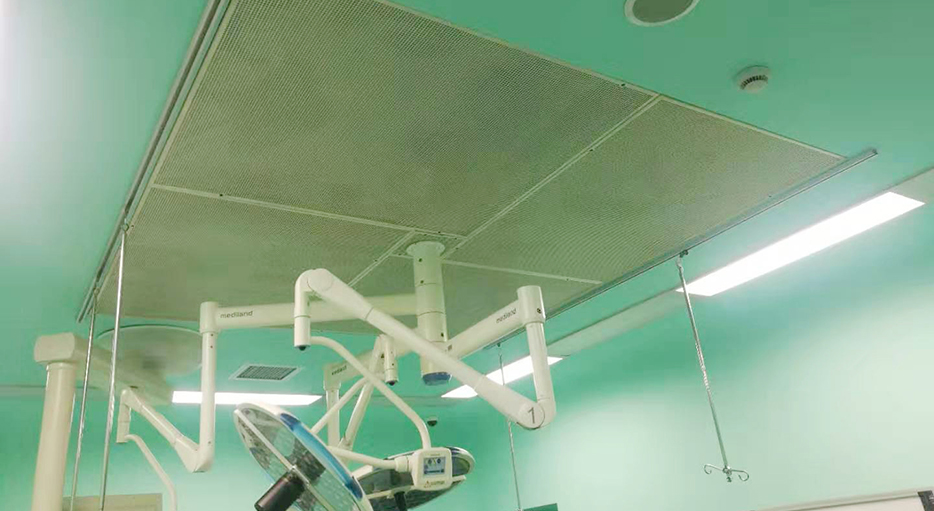 手術(shù)室安裝液槽密封式高效過(guò)濾器，及高分子均流膜，為手術(shù)時(shí)的空氣防疫提供保障。
